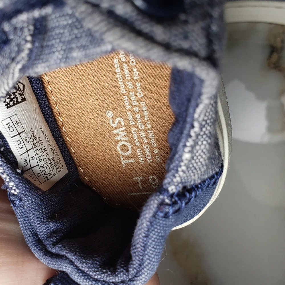 TOMS Lenny tiny sneakers navy slub chambray Toddler Size 9